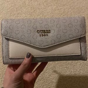 Guess Clutch